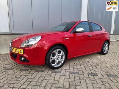 Rood Occasion 2012 Alfa Romeo Giulietta Sprint Hatchback | € 7.950 (Eerlijke prijs)