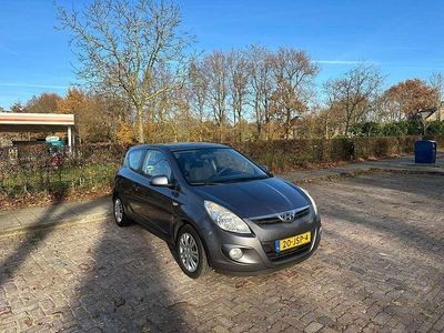 Grijs Occasion 2009 Hyundai i20 Dynamiq MPV | € 2.200 (Eerlijke prijs)