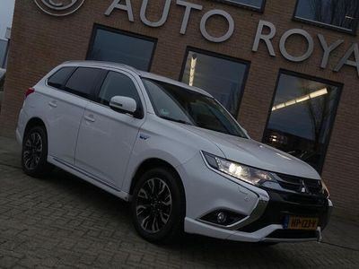 tweedehands Mitsubishi Outlander 2.0 PHEV Executive Edition - Automaat, F1-Flippers, Navigatie, Camera, Key Less Entry, Airco/ECC, CruiseControl, Parkeersensoren, Trekhaak