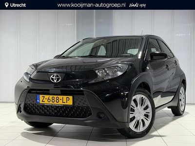 Night sky black metallic (zwart metallic) Occasion 2024 Toyota Aygo X Play SUV | € 17.400 (Eerlijke prijs)