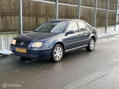 Blauw Gebruikt 2004 VW Bora Sedan | € 1.499 (Eerlijke prijs)