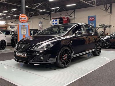 Zwart, metallic lak Occasion 2011 Seat Leon Hatchback | € 7.999 (Duur)