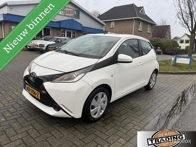 Wit Gebruikt 2014 Toyota Aygo X-play Hatchback | € 4.999 (Goede deal)