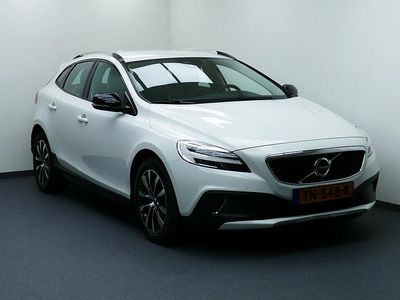 Wit Occasion 2018 Volvo V40 Dynamic Hatchback | € 21.444 (Eerlijke prijs)