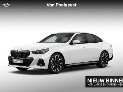 Alpinweiss Occasion 2025 BMW 550e M Sport Sedan | € 77.900 (Eerlijke prijs)