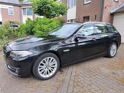 Zwart (metallic) Occasion 2014 BMW 520 Luxury Line Stationwagen | € 13.500