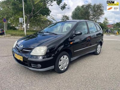 Nissan Almera Tino