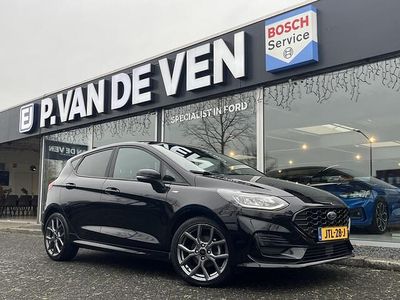 Zwart (metallic) Occasion 2022 Ford Fiesta ST-Line Hatchback | € 18.950 (Iets duurder)