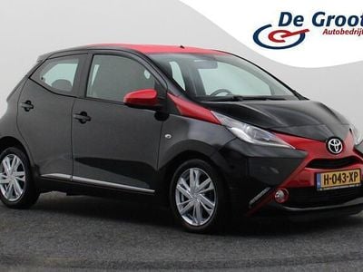 Occasion Toyota Aygo X-wave 69 PK (50 kW) 2015 Zwart (metallic) Hatchback