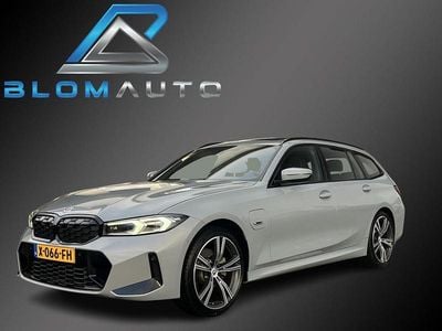Grijs Occasion 2022 BMW 330e M Sport Stationwagen | € 41.400 (Eerlijke prijs)