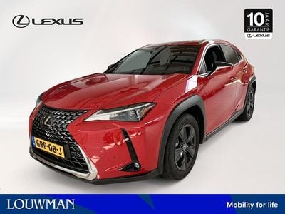 Rood Gebruikt 2024 Lexus UX 300h SUV | € 39.950