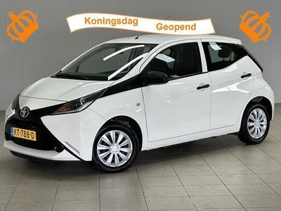 tweedehands Toyota Aygo 1.0 VVT-i x/ 5-DRS/ LED Dagrijverl./ USB+AUX/ Isofix/ Stuurbekr/ Airbags.