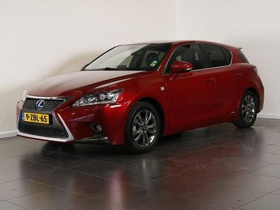 Occasion Lexus CT200h Sport Line 136 PK (100 kW) 2014 Rood Hatchback