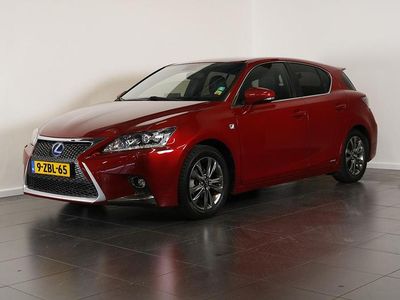 Rood Occasion 2014 Lexus CT200h Sport Line Hatchback | € 15.950 (Iets duurder)