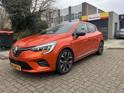 Oranje metallic Gebruikt 2022 Renault Clio V Intens Hatchback | € 14.950 (Eerlijke prijs)