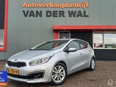 Grijs (metallic) Gebruikt 2016 Kia Ceed Hatchback | € 9.999 (Eerlijke prijs)