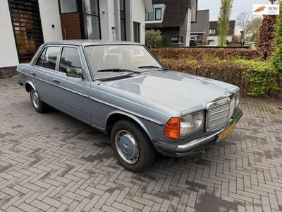 Occasion Mercedes E230 136 PK (100 kW) 1982 Blauw Sedan