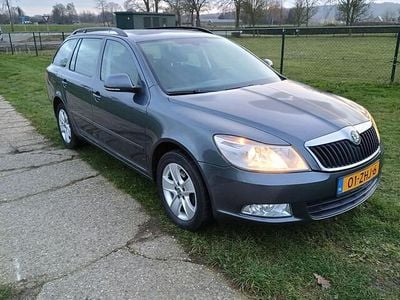 Grijs Gebruikt 2012 Skoda Octavia Comfort Stationwagen | € 3.150 (Goede deal)