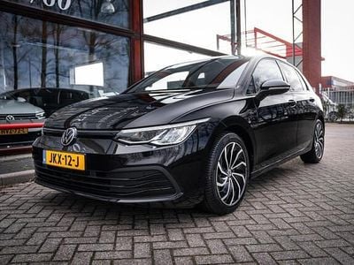 Zwart (metallic) Occasion 2021 VW Golf VII Style Hatchback | € 23.750 (Goede deal)