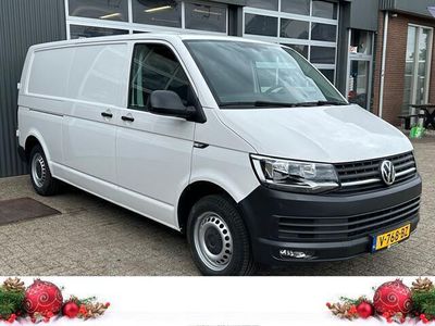 tweedehands VW Transporter 2.0 TDI L2H1 102pk Kastinrichting 2200kg Trekgewicht Cruise controle Parkeerhulp achter Lang Bpm vrij 1e eigenaar Dealer onderhouden !! Euro 6