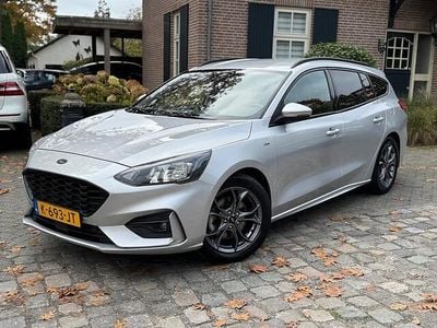 Grijs Gebruikt 2020 Ford Focus ST-Line Stationwagen | € 13.666 (Goede deal)