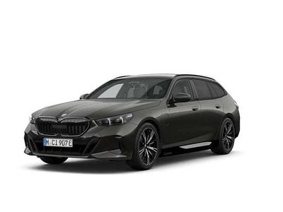 Grijs Nieuw 2025 BMW 530e M Sport Stationwagen | € 85.477 (Goede deal)
