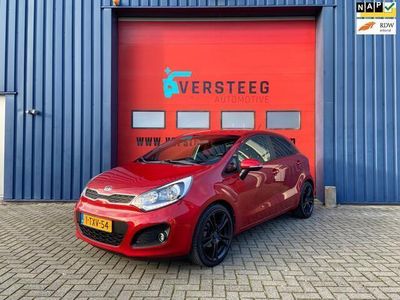 Rood, metallic lak Gebruikt 2014 Kia Rio FIFA World Cup Edition Hatchback | € 7.850 (Eerlijke prijs)