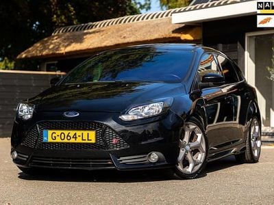 Zwart Gebruikt 2012 Ford Focus ST Hatchback | € 10.950 (Goede deal)