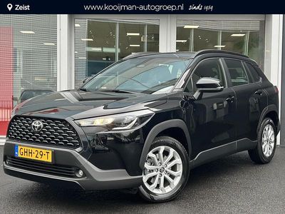 Attitude black metallic (zwart metallic) Occasion 2024 Toyota Corolla Cross Active SUV | € 34.399 (Eerlijke prijs)
