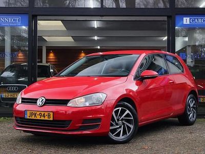 Rood (metallic) Occasion 2013 VW Golf VII Hatchback | € 7.990 (Eerlijke prijs)