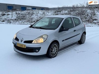 Grijs Occasion 2008 Renault Clio II Hatchback | € 999 (Eerlijke prijs)