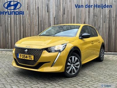 Geel Occasion 2023 Peugeot e-208 Active Hatchback | € 16.480 (Goede deal)