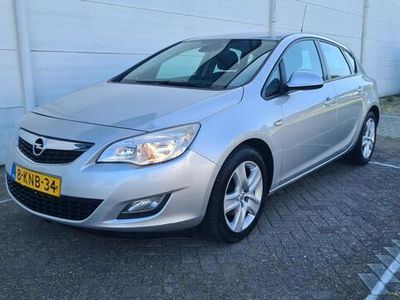 Grijs Occasion 2011 Opel Astra Cosmo Hatchback | € 2.950 (Eerlijke prijs)