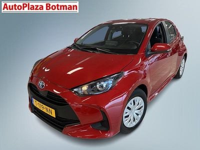 Occasion Toyota Yaris Hybrid Active 116 PK (85 kW) 2023 Rood Hatchback