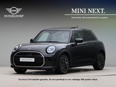 Midnight black ii (donker zwart metallic) Gebruikt 2024 Mini Cooper S Favoured Hatchback | € 39.450 (Iets duurder)