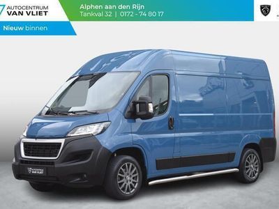 tweedehands Peugeot Boxer 330 2.2 BlueHDi 140pk L2H2 Premium | CRUISE CONTROL | LICHTMETALEN VELGEN | NAVIGATIE | TREKHAAK | ACHTERUITRIJCAMERA | PARKEERSENSOREN