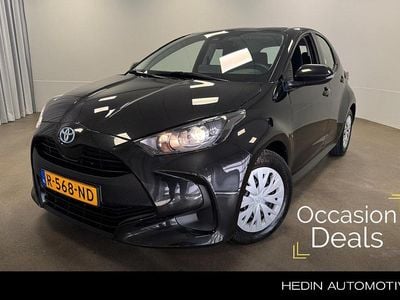 Zwart Occasion 2022 Toyota Yaris Hybrid Active Hatchback | € 18.745 (Goede deal)