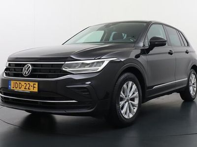 Zwart Occasion 2022 VW Tiguan Business SUV | € 26.999 (Goede deal)