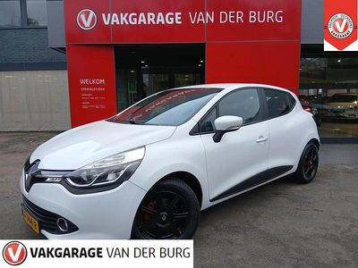 Wit Occasion 2015 Renault Clio IV Expression Hatchback | € 7.450 (Eerlijke prijs)