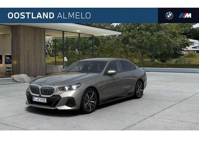 Grijs Nieuw 2025 BMW 530e M Sport Sedan | € 76.386 (Super prijs)