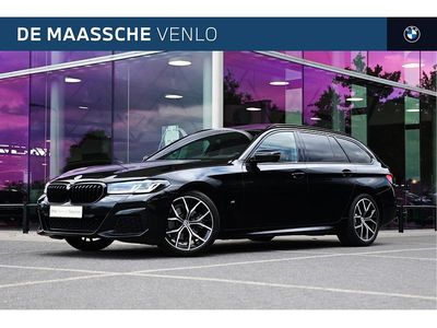 Zwart Gebruikt 2022 BMW 520 Executive Stationwagen | € 41.750 (Duur)