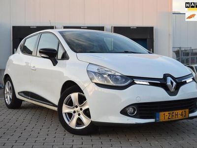 Wit Gebruikt 2015 Renault Clio IV Expression Hatchback | € 4.995 (Eerlijke prijs)