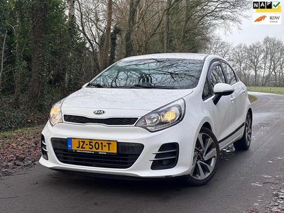 Wit Gebruikt 2016 Kia Rio Hatchback | € 5.950 (Eerlijke prijs)