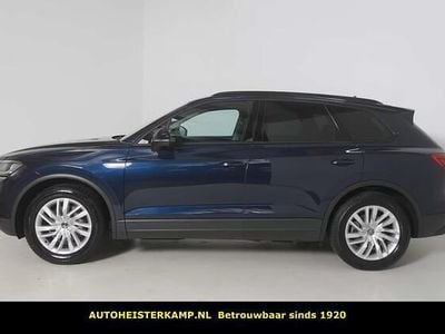 Blauw (metallic) Occasion 2025 VW Touareg SUV | € 64.950 (Iets duurder)