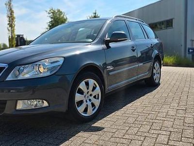 Grijs Gebruikt 2011 Skoda Octavia Ambition Stationwagen | € 5.250 (Eerlijke prijs)