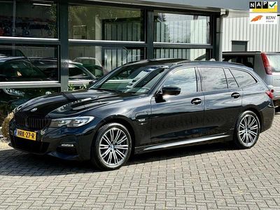 Zwart Gebruikt 2022 BMW 330e Executive Stationwagen | € 29.995 (Goede deal)