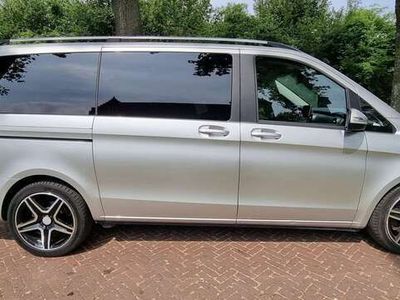 Mercedes V220