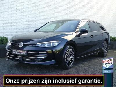 Zwart (metallic) Gebruikt 2024 VW Passat Elegance Stationwagen | € 33.800 (Eerlijke prijs)