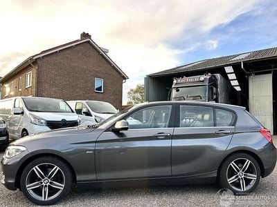 Grijs Gebruikt 2017 BMW 118 Sport Line Hatchback | € 13.350 (Super prijs)