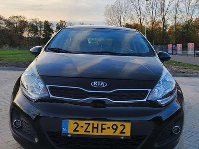 Zwart Occasion 2015 Kia Rio MPV | € 5.950 (Eerlijke prijs)
